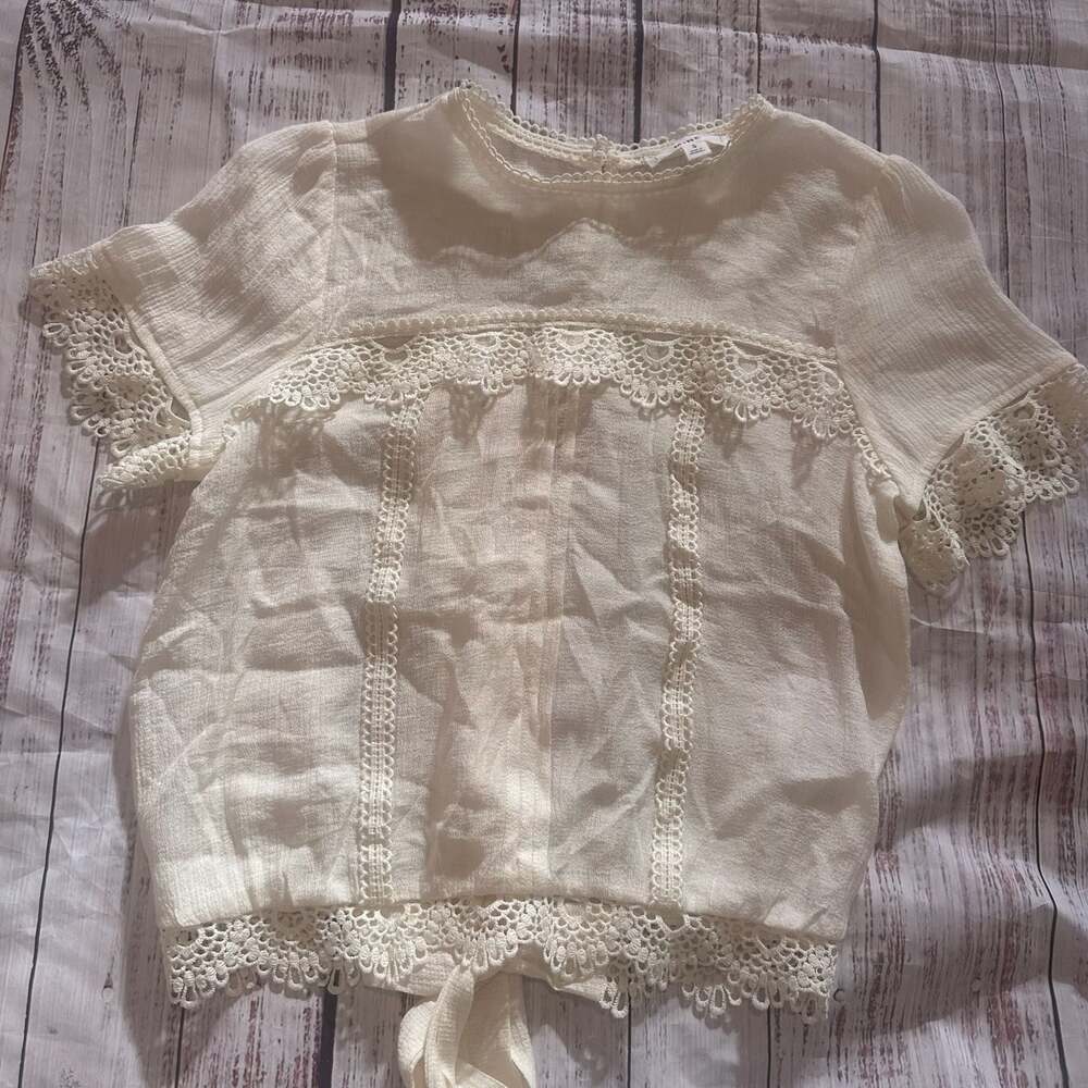 Women’s Lace-Trim Cream Short Sleeve Blouse